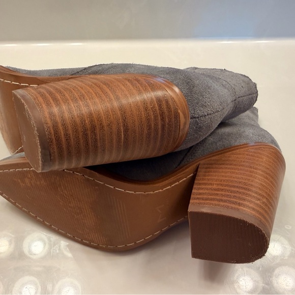 Marc Fisher Gray Suede Ankle Boots Size 8 Block Heel Pointed Toe - Picture 5 of 6